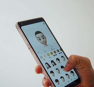 Mobile showing users avatars